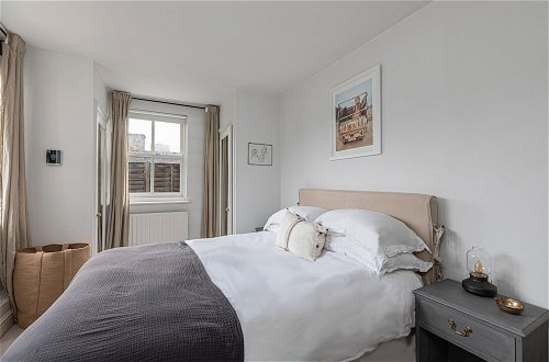 Foto 8 - ALTIDO Stylish 2-bed Flat w/ Terrace Near Battersea Park
