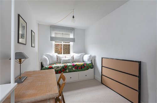 Photo 7 - ALTIDO Stylish 2-bed Flat w/ Terrace Near Battersea Park