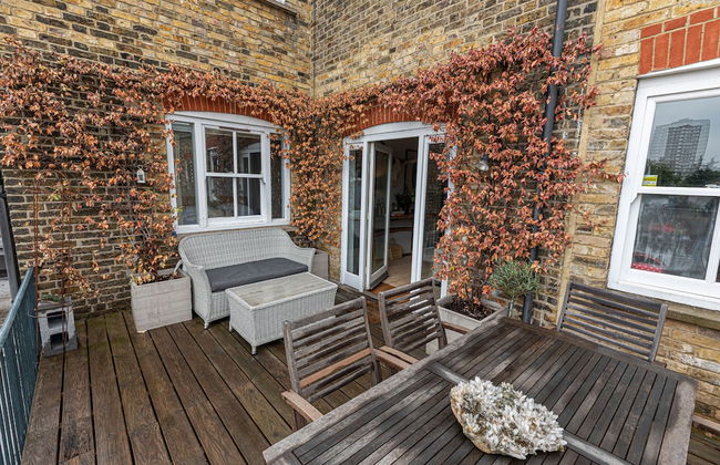 JOIVY Stylish 2-bed Flat w/ Terrace Near Battersea Park - Foto 26