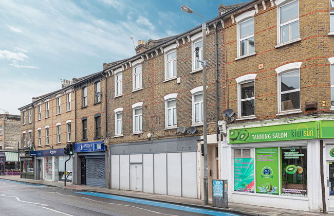 JOIVY Stylish 2-bed Flat w/ Terrace Near Battersea Park - Foto 28