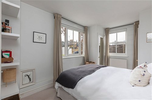 Foto 6 - ALTIDO Stylish 2-bed Flat w/ Terrace Near Battersea Park