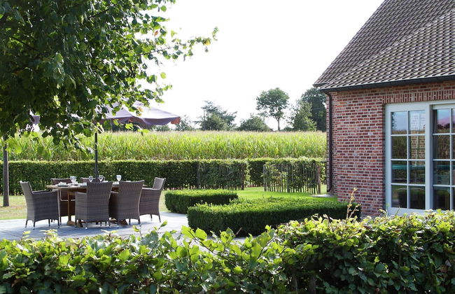 Peer Villa With Garden - Photo 33