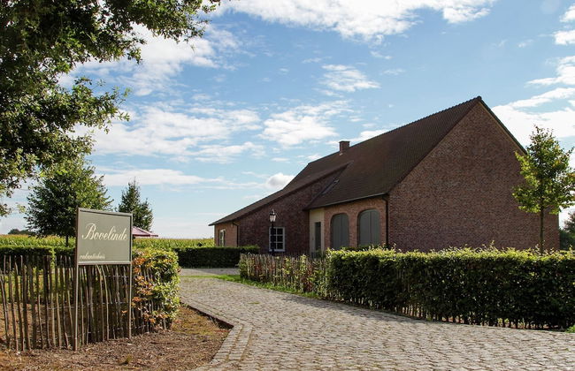 Peer Villa With Garden - Photo 1