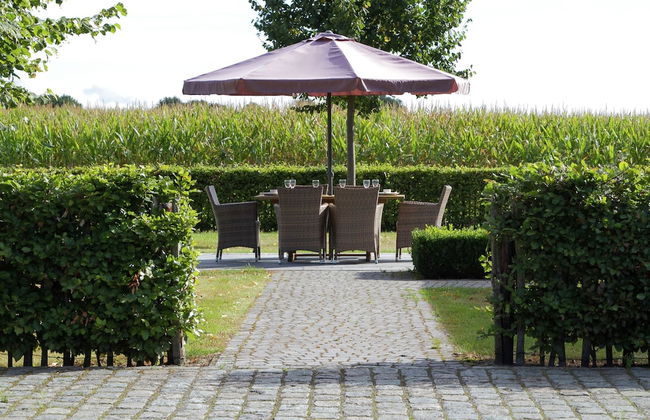 Peer Villa With Garden - Photo 35