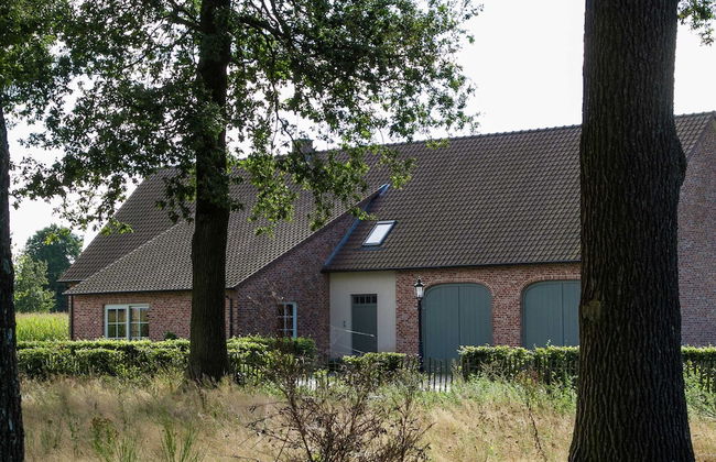 Peer Villa With Garden - Photo 36