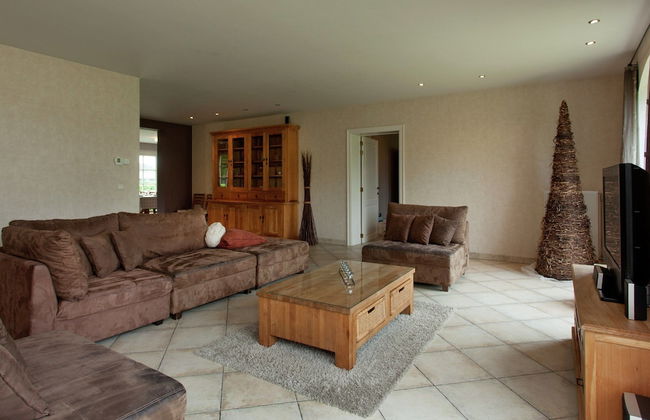 Peer Villa With Garden - Photo 15