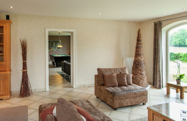 Peer Villa With Garden - Photo 17