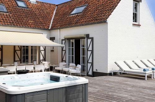 Photo 48 - Luxury Villa in Sint-Idesbald with Hot Tub