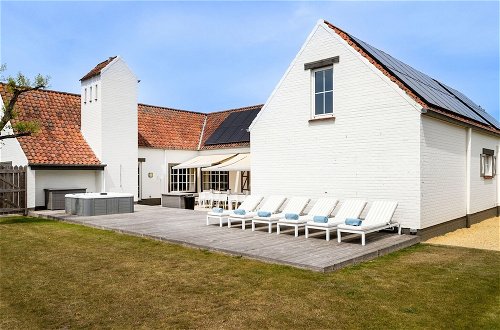 Foto 76 - Luxury Villa in Sint-Idesbald with Hot Tub