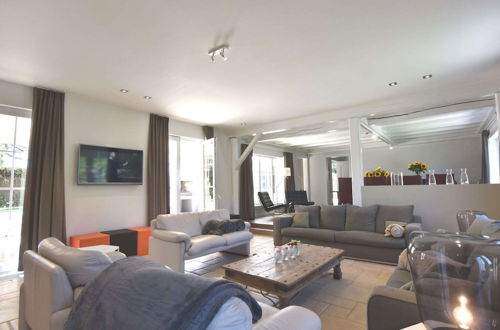 Photo 34 - Luxury Villa in Sint-Idesbald with Hot Tub