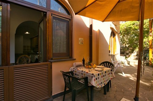 Photo 12 - Lavish Mansion in Sorrento With Garden