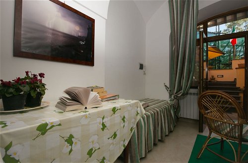 Photo 10 - Lavish Mansion in Sorrento With Garden