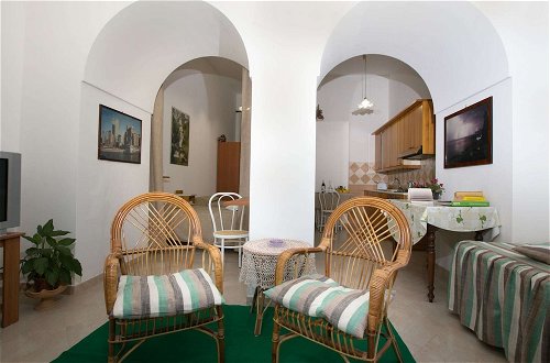 Photo 8 - Lavish Mansion in Sorrento With Garden