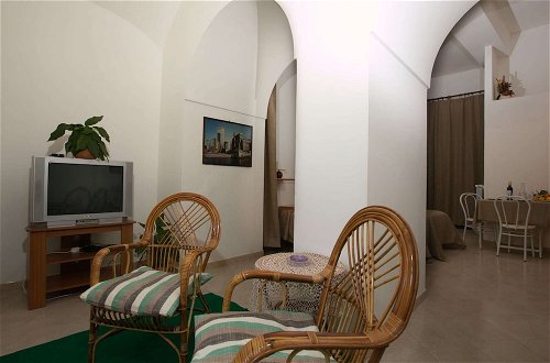 Photo 11 - Lavish Mansion in Sorrento With Garden