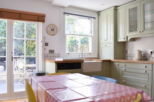 Photo 8 - Charming 3-bedroom Garden Flat In Edwardian Terrace