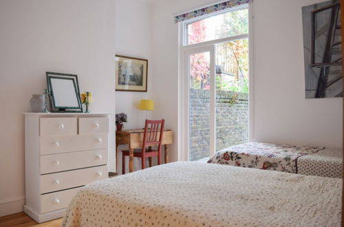 Photo 5 - Charming 3-bedroom Garden Flat In Edwardian Terrace