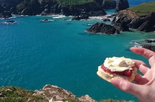 Photo 12 - Cosy Shepherds Hut nr Kynance Cove