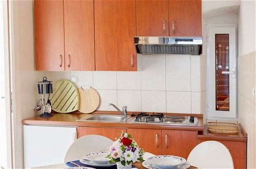 Foto 4 - Charming Apartment in Okrug Donji Near Sea