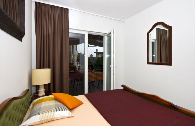 Luxury apt With Roofed Patio Near Beach & Center - Photo 4