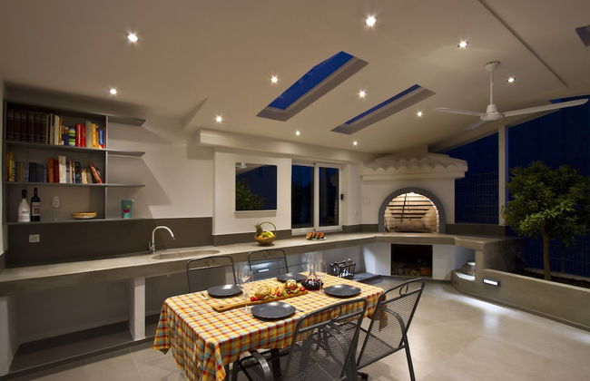 Luxury apt With Roofed Patio Near Beach & Center - Photo 16