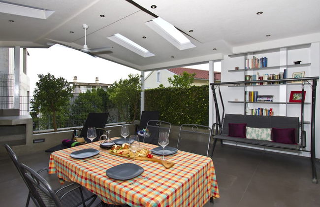 Luxury apt With Roofed Patio Near Beach & Center - Photo 14