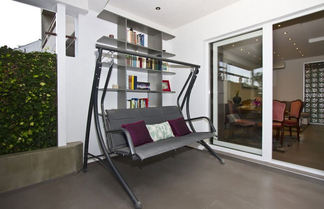 Luxury apt With Roofed Patio Near Beach & Center - Photo 23
