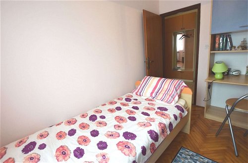 Foto 4 - Comfortable Holiday Home Only 500m to the sea With Outdoor Kitchen, Wifi and Airco