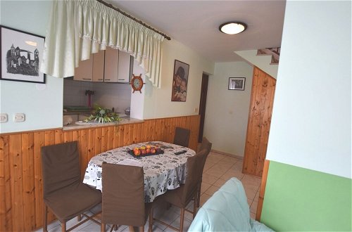 Foto 16 - Comfortable Holiday Home Only 500m to the sea With Outdoor Kitchen, Wifi and Airco