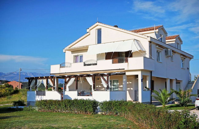 Modern Ground Floor Apartment With Private Terrace Near the Sea - Foto 1