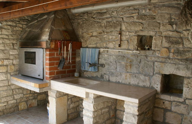 Stone Holiday Home in Peresiji With Pool - Foto 1