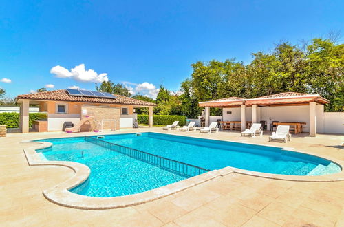 Photo 15 - Alluring Mobile Home in Banjole With Swimming Pool