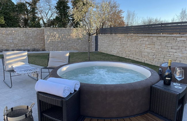 Villa Renata With Sauna Private Pool Jacuzzi - Photo 23