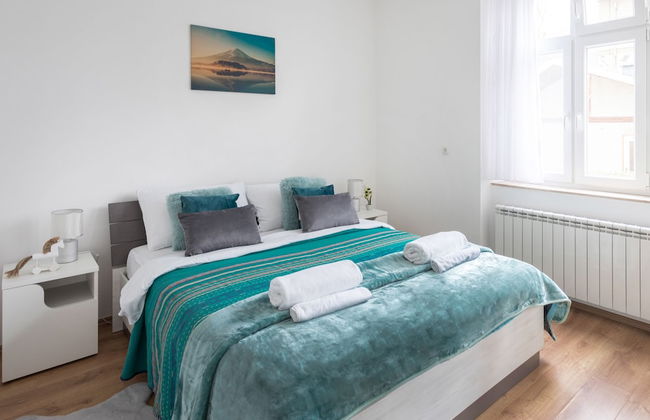 Bright 2BDR Apt near Main Bus Station-FREE PARKING - Foto 1