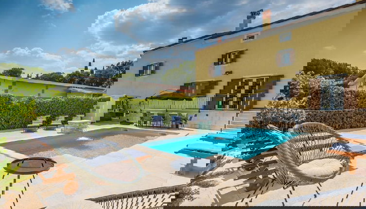 Foto 1 - Holiday Home in Rovinjsko With a Pool