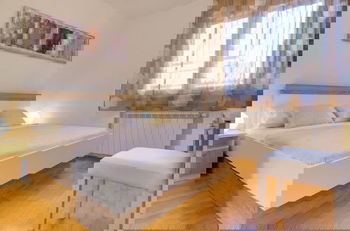 Foto 7 - Modern Holiday Home With Swimming Pool, Terrace With Bbq, Near the Center of Pula