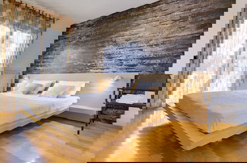 Foto 2 - Modern Holiday Home With Swimming Pool, Terrace With Bbq, Near the Center of Pula