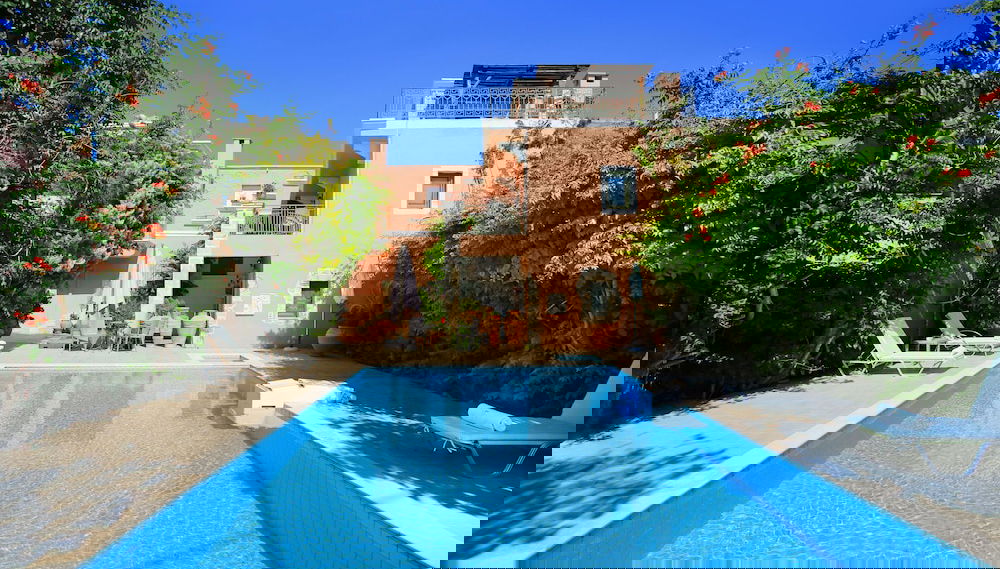 Primary image