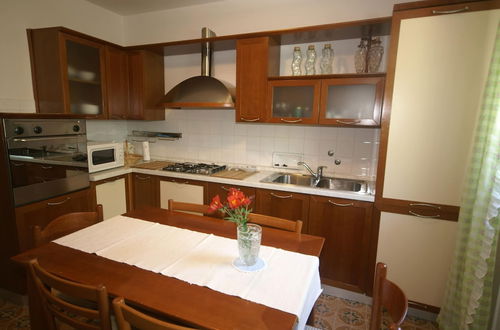 Foto 8 - Charming Holiday Home in Pula Near Beach