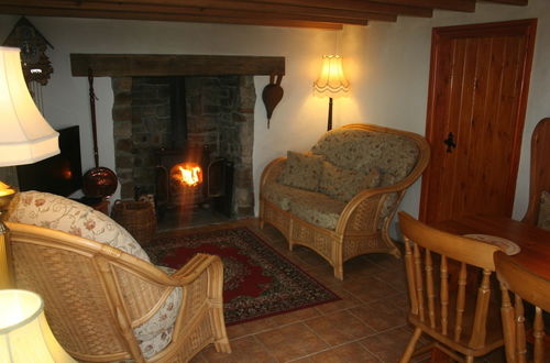 Photo 6 - Snow White's House - Farm Park Stay with Hot Tub, BBQ & Fire Pit