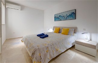 Photo 3 - Modern 2BR Apartment in Central St Julian's