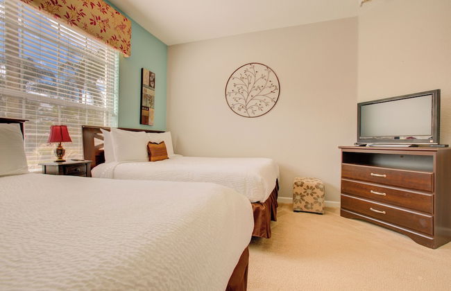 Lakefront Luxury - Photo 23