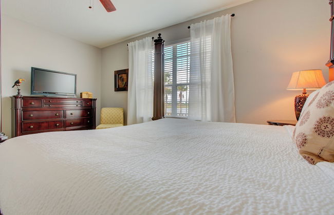 Lakefront Luxury - Photo 14