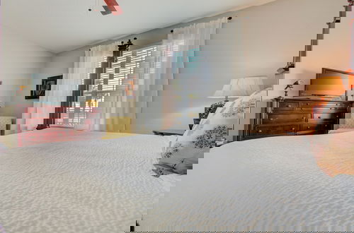 Foto 14 - Lakefront Luxury