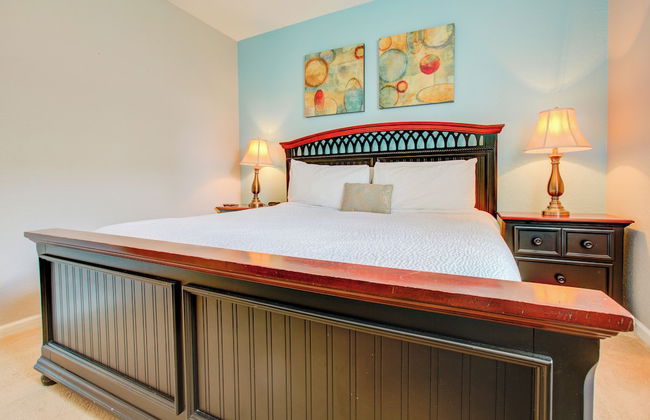 Lakefront Luxury - Photo 16