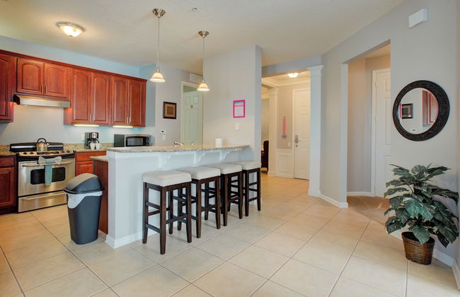 Lakefront Luxury - Photo 7