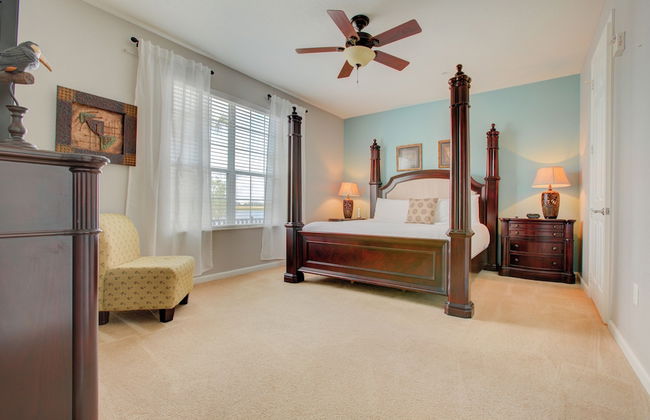 Lakefront Luxury - Photo 4