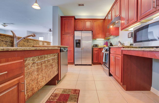 Lakefront Luxury - Photo 3