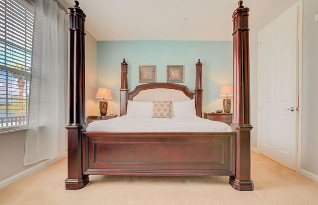 Lakefront Luxury - Photo 12