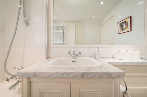 Photo 29 - Elegant 3 Bedroom Home Located in South Kensington