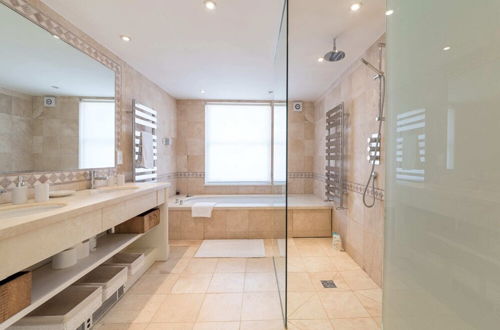 Photo 34 - Elegant 3 Bedroom Home Located in South Kensington